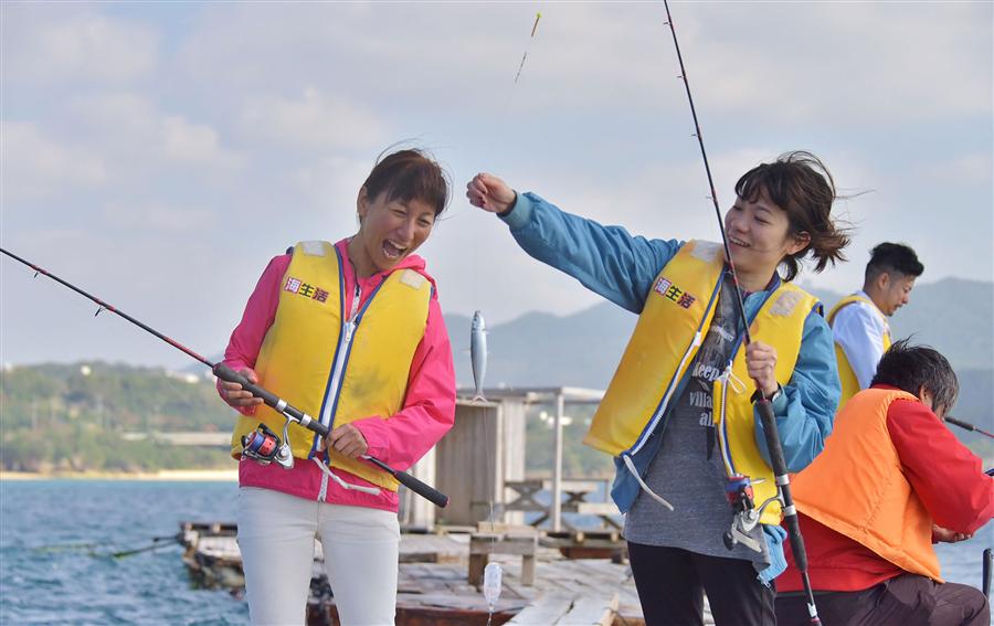本部でイカダ釣り 自分で釣った魚を味わおう 特集 たびらい