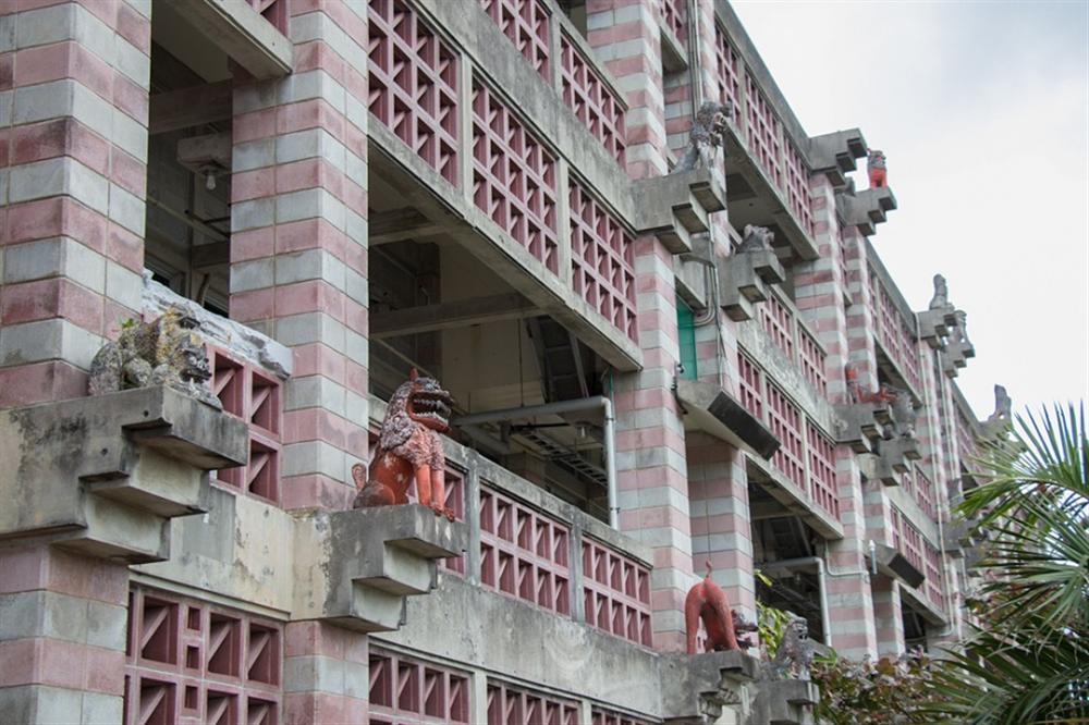 “シーサー建築”名護市役所