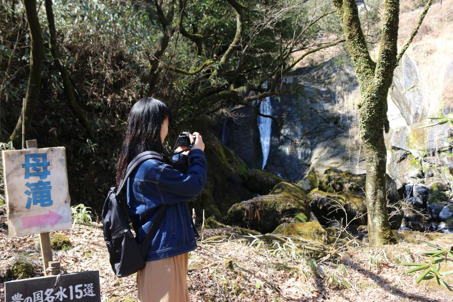 白水の滝の手前にある「母滝」。こちらも撮影スポットのひとつです