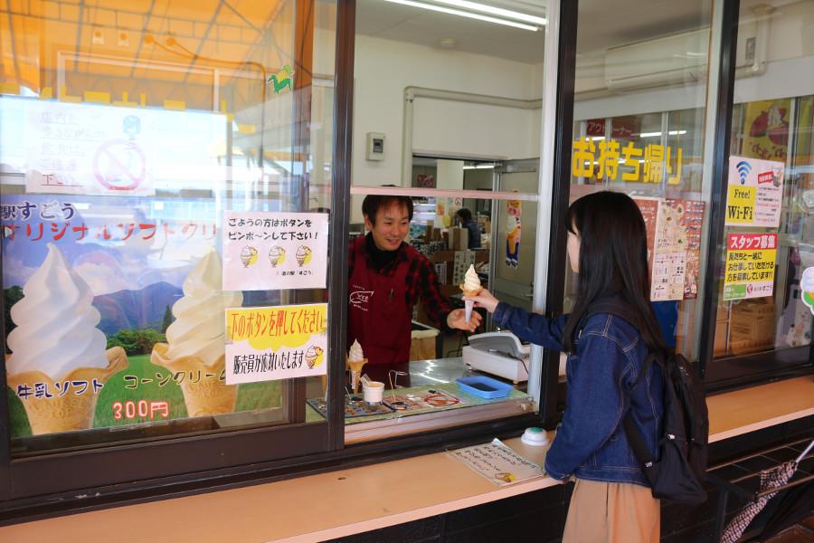 スイートコーンの生産地としても知られる菅生。道の駅では「とうもろこしソフトクリーム」が食べられます