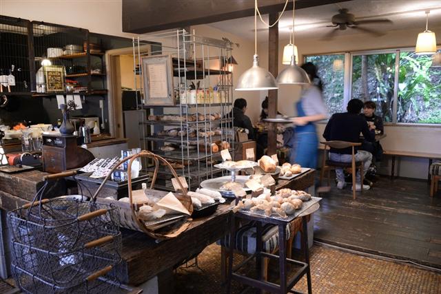 PLOUGHMAN’S LUNCH BAKERYの店内