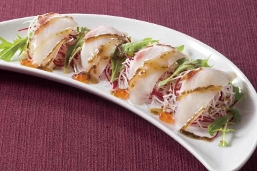 真鯛のカルパッチョ　昆布のソース