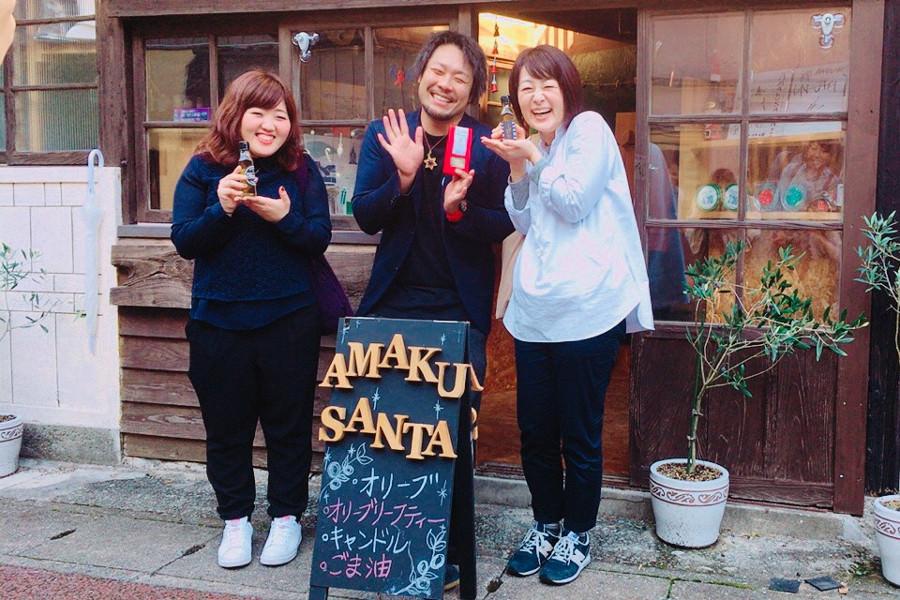 父親の夢と愛にこたえるため、Uターンして就農した店主（中央）。笑顔のすてきな元エンジニアですよ