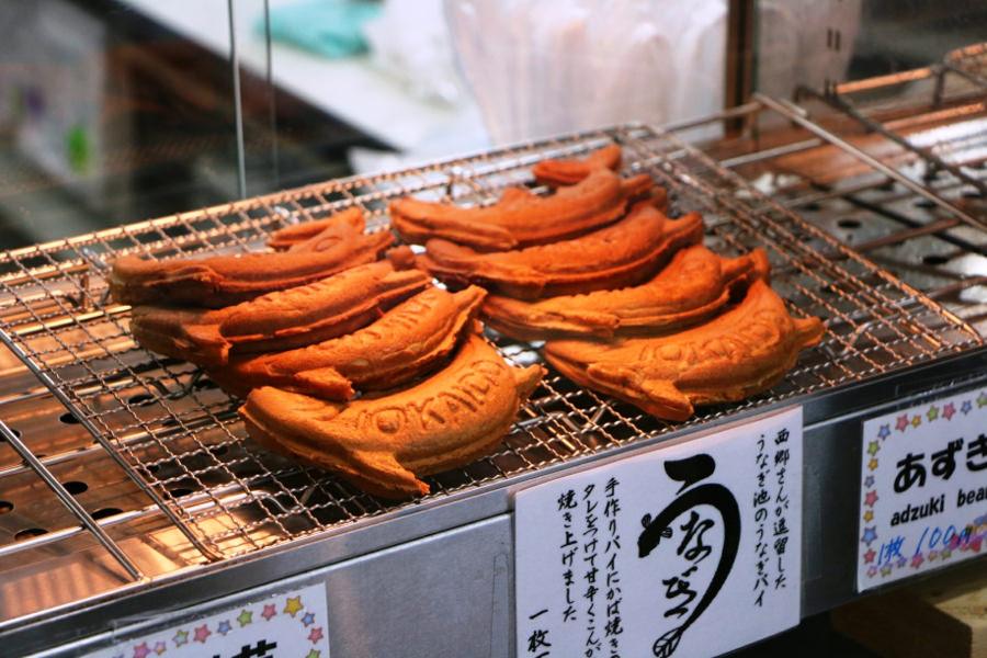 人気の「かつお焼き」は安納芋やあずきなど好みの味を選んで