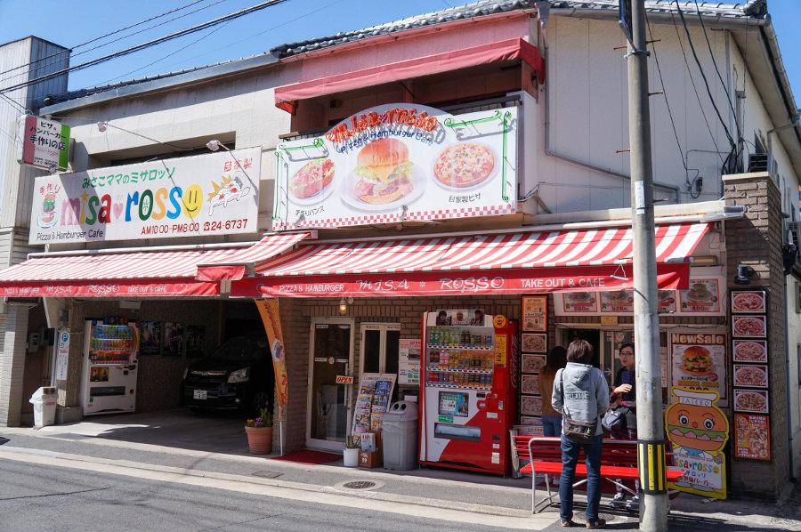 赤い、情熱を表すロッソを合わせたネーミングの店 赤い、情熱を表すロッソを合わせたネーミングの店