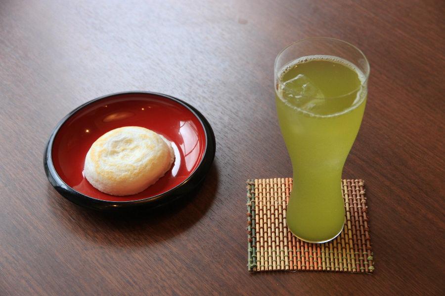 梅ヶ枝餅は、日本茶や珈琲との相性も抜群