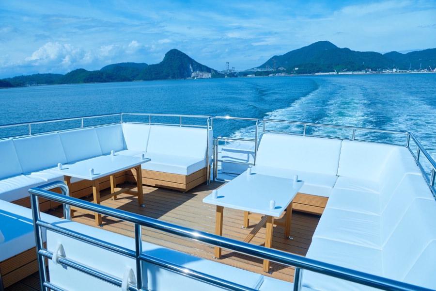 2階ラウンジフロアーは、海の上の絶景テラス！