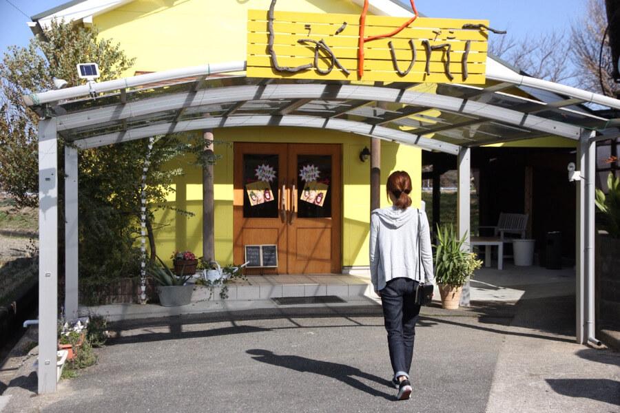 3年ほど前にオープンしたラプニ。すぐ近くに、パッションフルーツの自家農園があります