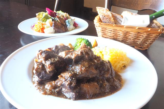 タチカワカフェ　鹿肉赤ワイン煮込み