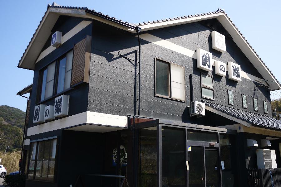 地元の人や観光客でいつもにぎわいをみせる「関の瀬」