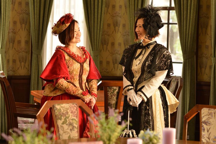 1階のカフェスペースや、2階の貴賓室は、結婚式の撮影に使われるほど。町の喧騒とは裏腹に、ここだけは違う時間が流れています