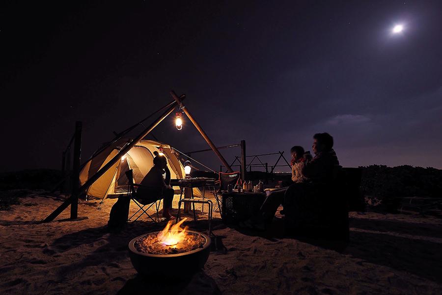 夜はテントでお楽しみのBBQを満喫