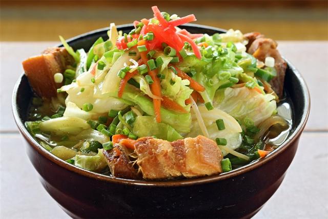 ボリューム満点の「肉野菜そば」