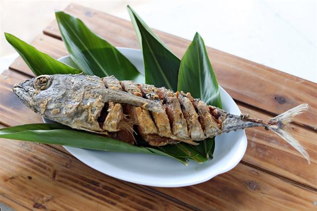 看板メニュー「マグロ一本揚げ」