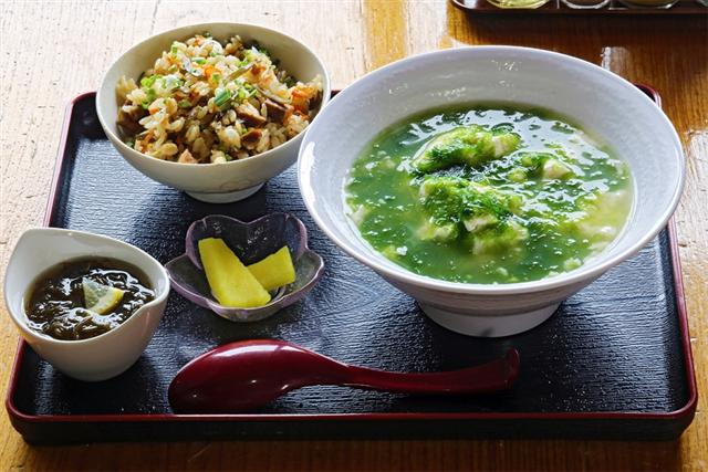 「アーサゆし豆腐」は、リピーター好みの一品