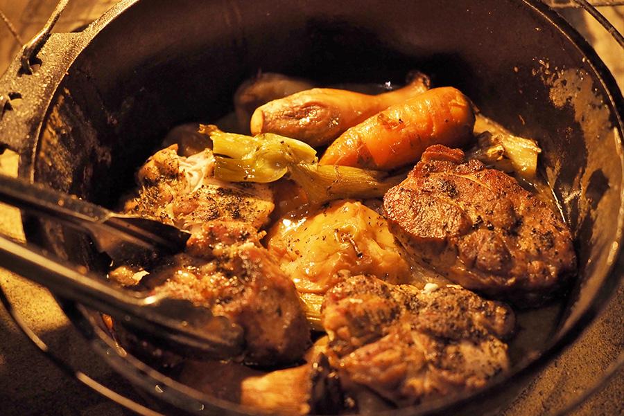 たき火を囲んで星空観察波の音を聴きつつ夢の中へ