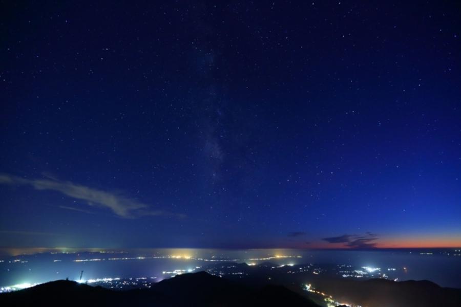 妙見岳展望所から望む、島原、熊本方面の夜景