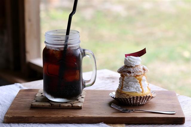 リンゴカフェのシュークリーム