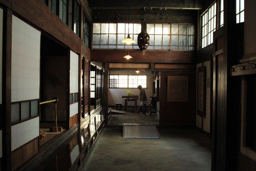 旧商家丸一本間家へ入ってみる