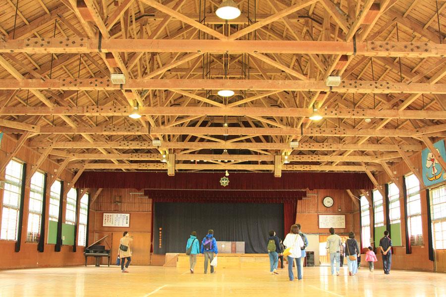 増毛小学校の体育館