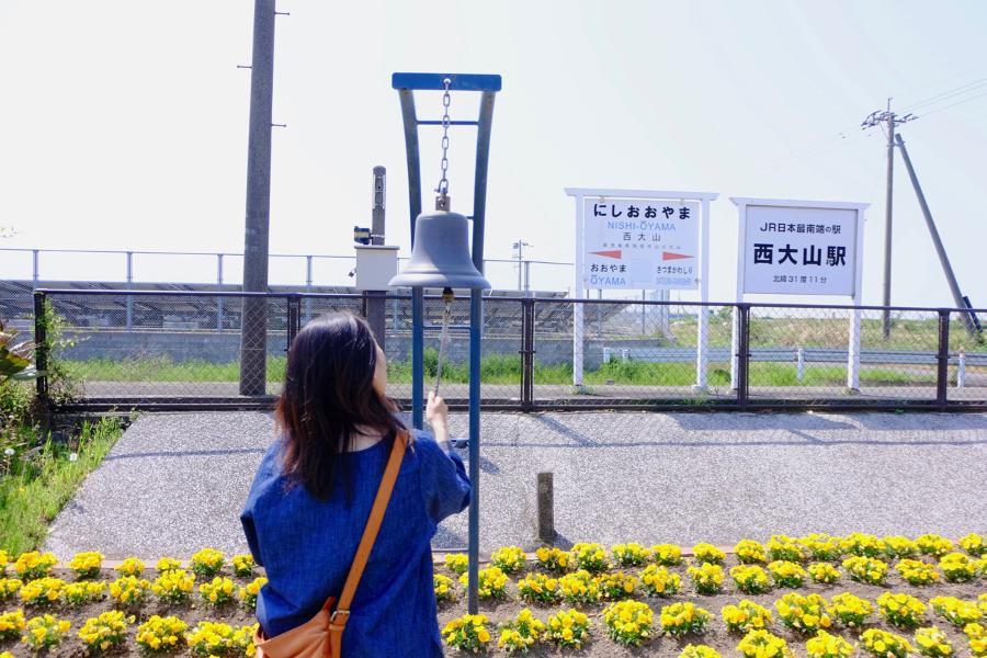 駅前に設置された「幸せのベル」。願いの数だけ鐘を鳴らしてみたら、きっと良いことがあるかも…？