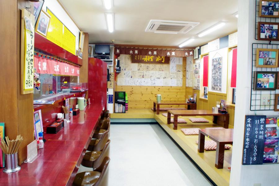 カウンターと座敷席がある店内 カウンターと座敷席がある店内