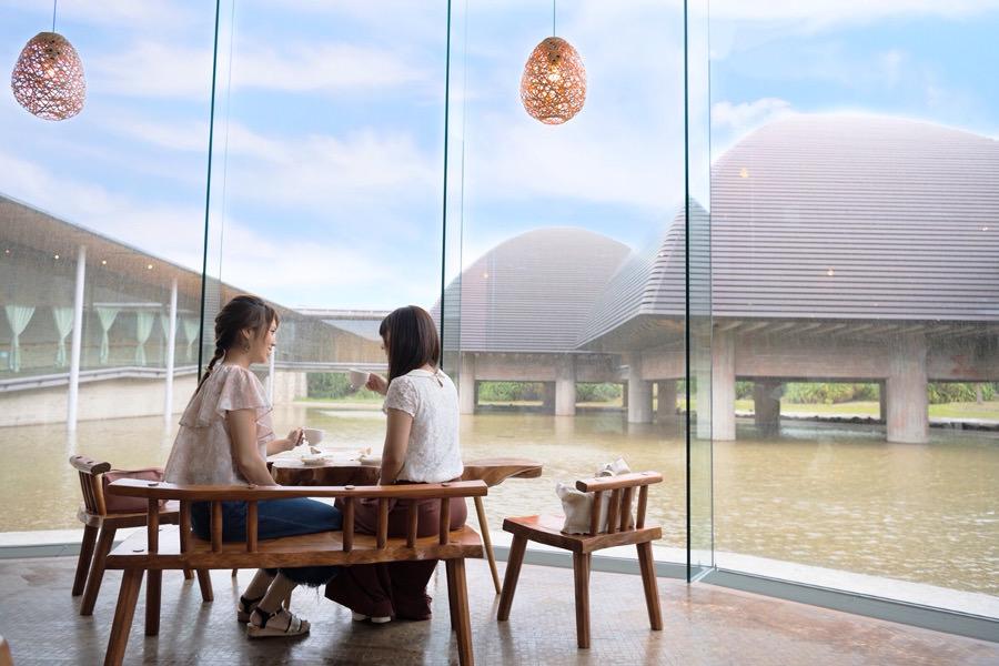 鑑賞後は美術館のエントランスにある喫茶店「チェーロ 」で休憩。「奄美フルーツきび酢ソーダ」は爽やかな風味で夏にぴったりの一杯