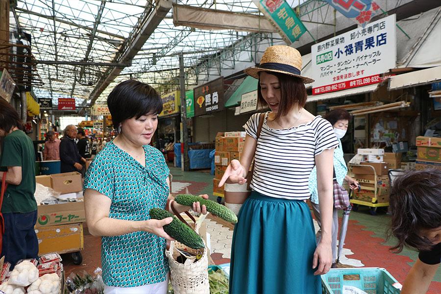 那覇市第一牧志公設市場の野菜屋さん