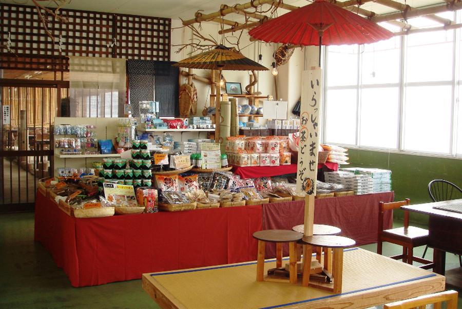 新鮮な海産物や、こだわりの食材、ここだけの天草土産も