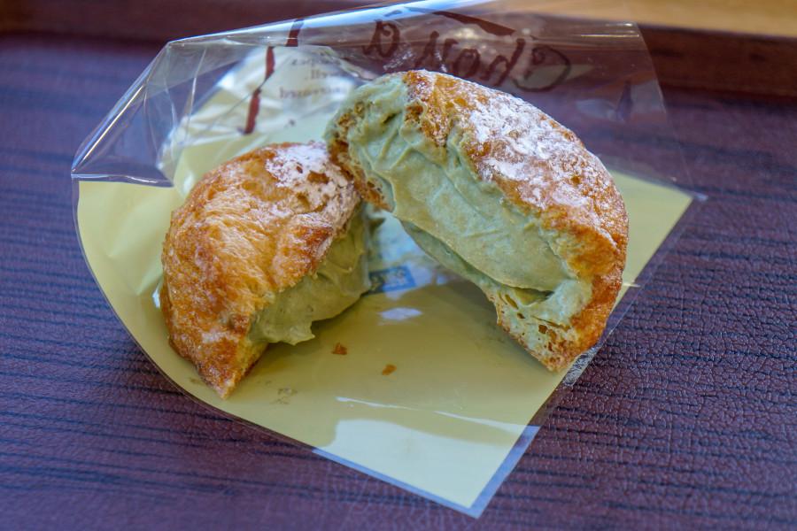 地元産「栄西茶」を使ったシュークリーム