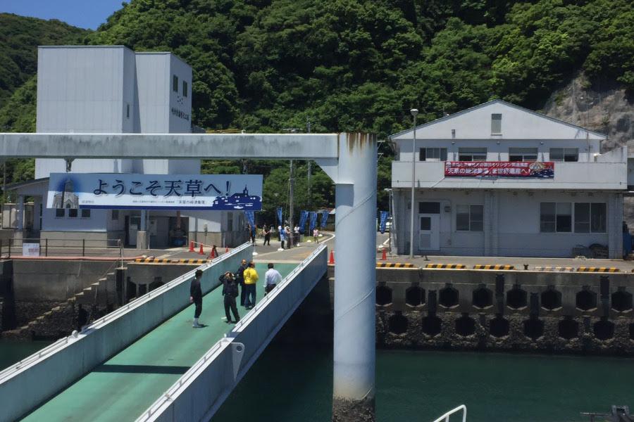 﨑津天主堂を望む﨑津漁港。風光明媚な港で、﨑津観光の拠点