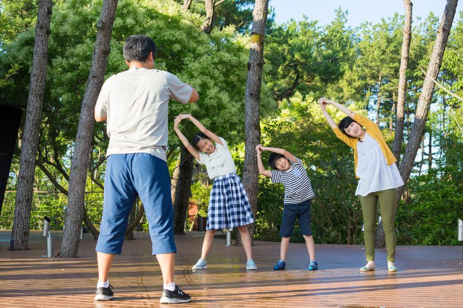 ▲黒松林で体を動かし、健やかな朝をはじめましょう