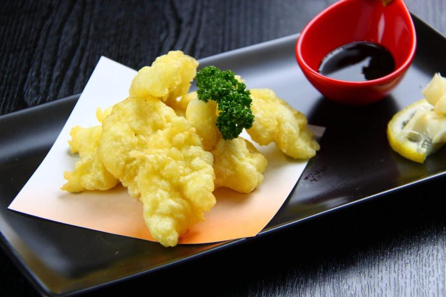 馬ホルモンの天ぷらは、表面がサクサクで中はくにっとした食感