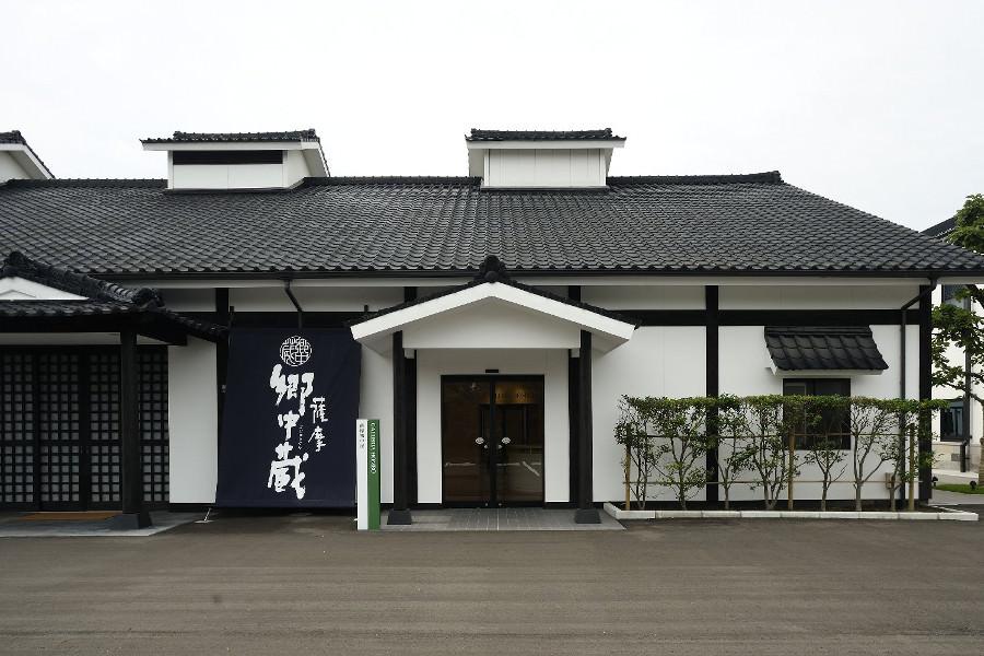 本坊酒造の見学施設「薩摩郷中蔵/GALLERIA HOMBO」でも取り扱っています 本坊酒造の見学施設「薩摩郷中蔵/GALLERIA HOMBO」でも取り扱っています