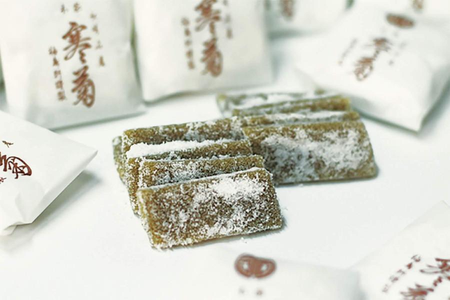 看板商品の国内昆布使用の求肥餅「もしほ草（小型／540円）」