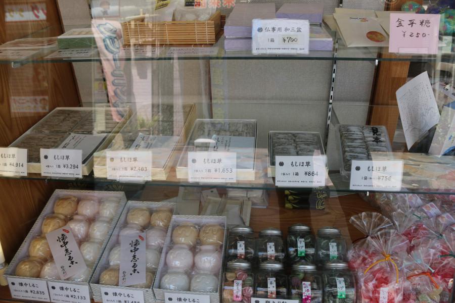 カステラ以外にも豊富な和菓子がそろいます
