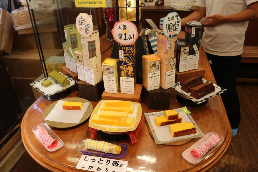 種類豊富なカステラは常時試食を行なっています