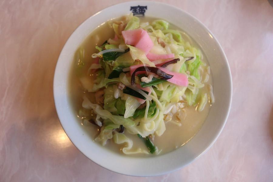 ちゃんぽんは大きな野菜とあっさりとしたスープが特徴