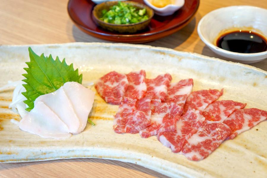 最高級馬肉の「霜降り馬刺し」（2592円／税込）