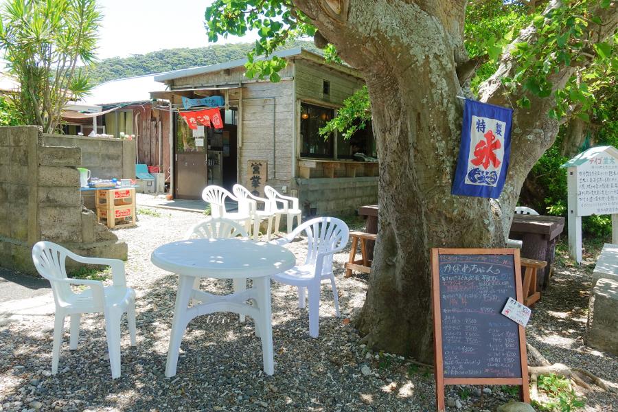 島の人もよくランチで利用するお店です