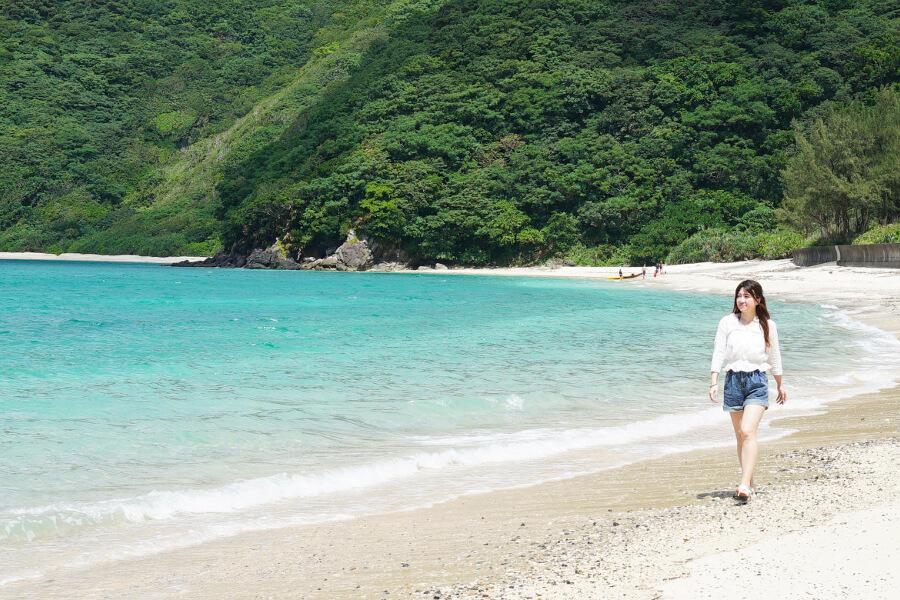 シーズンでもあまり人がいない、まさにプライベートビーチ。のんびりと黄昏れるのにもぴったり