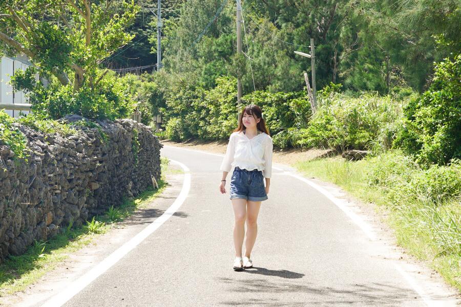 蒼の洞窟へ向かう前に、実久集落を少し散歩。人口が30人もいない小さな集落は、少し歩けば一周できます