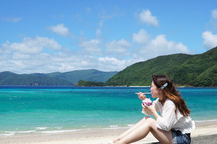 海を見ながら食べるかき氷は格別。暑い日差しで火照った体に、冷たいかき氷が染み渡りますよ