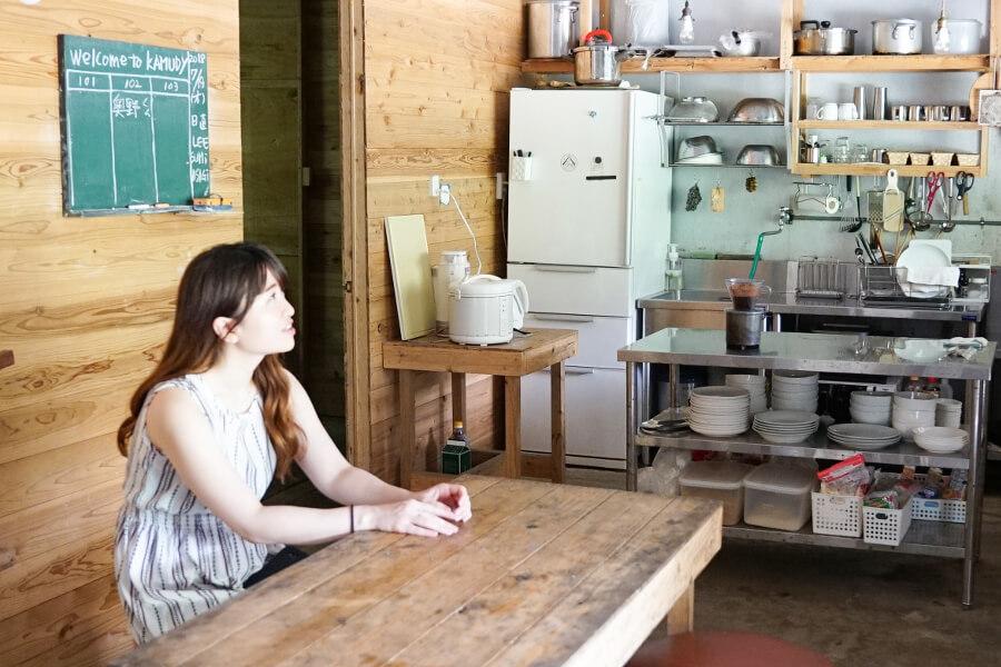 嘉入（かにゅう）集落にあるゲストハウスKamudyの中に「アクセサリー工房asivigocoro」があります