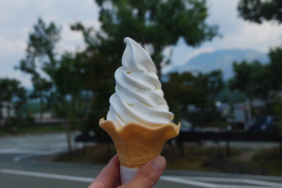 ふたつの牧場のソフトクリームがあります