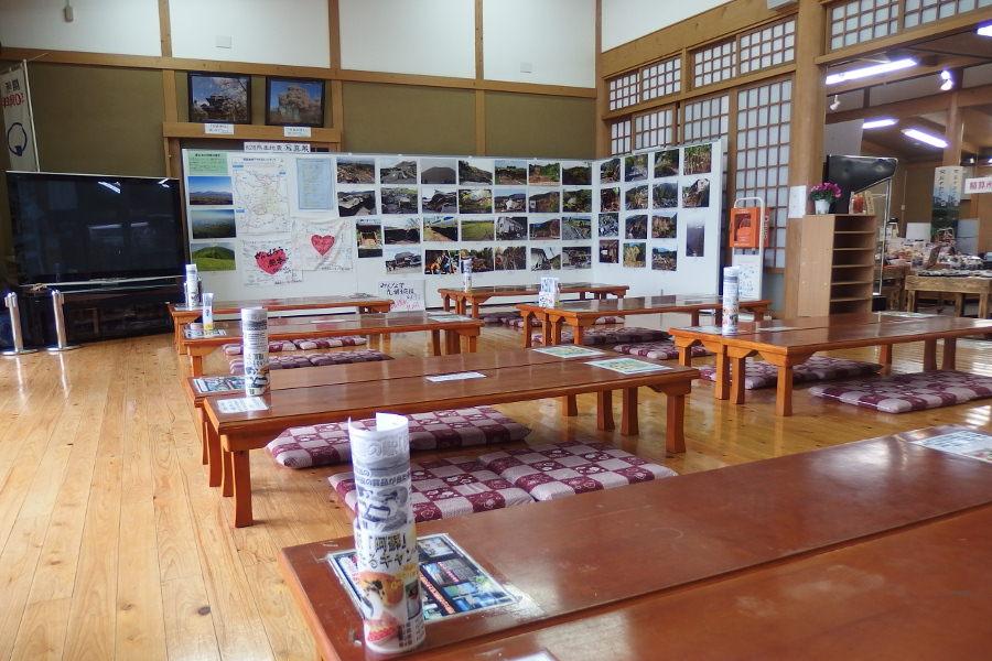 車中泊や長距離で移動する方に便利なコンセントもあります