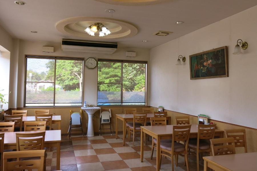 レストラン菊水の店内は、テーブル席も座敷席もあるので、家族連れでも安心して利用できますよ レストラン菊水の店内は、テーブル席も座敷席もあるので、家族連れでも安心して利用できますよ