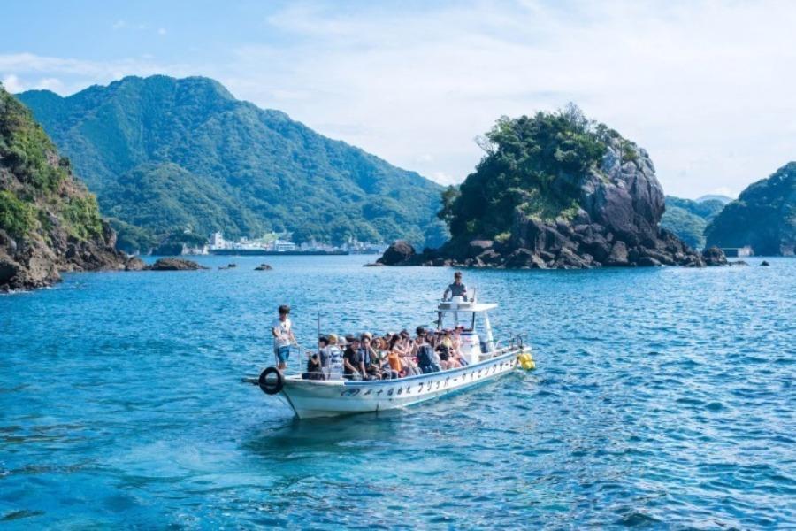 ▲参加者とスタッフが一体となり「ゼロ」をテーマに会場づくりを行います 参加者とスタッフが一体となり「ゼロ」をテーマに会場づくりを行います