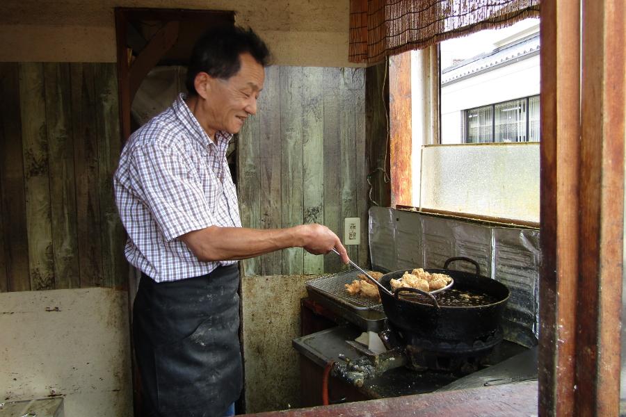 豆田町の名物になっている鶏肉専門店