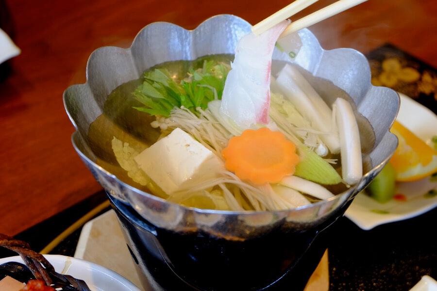 ぜいたくな「鯛しゃぶ御膳」はいち押しメニュー